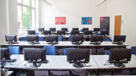 Einer unserer modern eingerichteten Computer - Schulungsräume. 